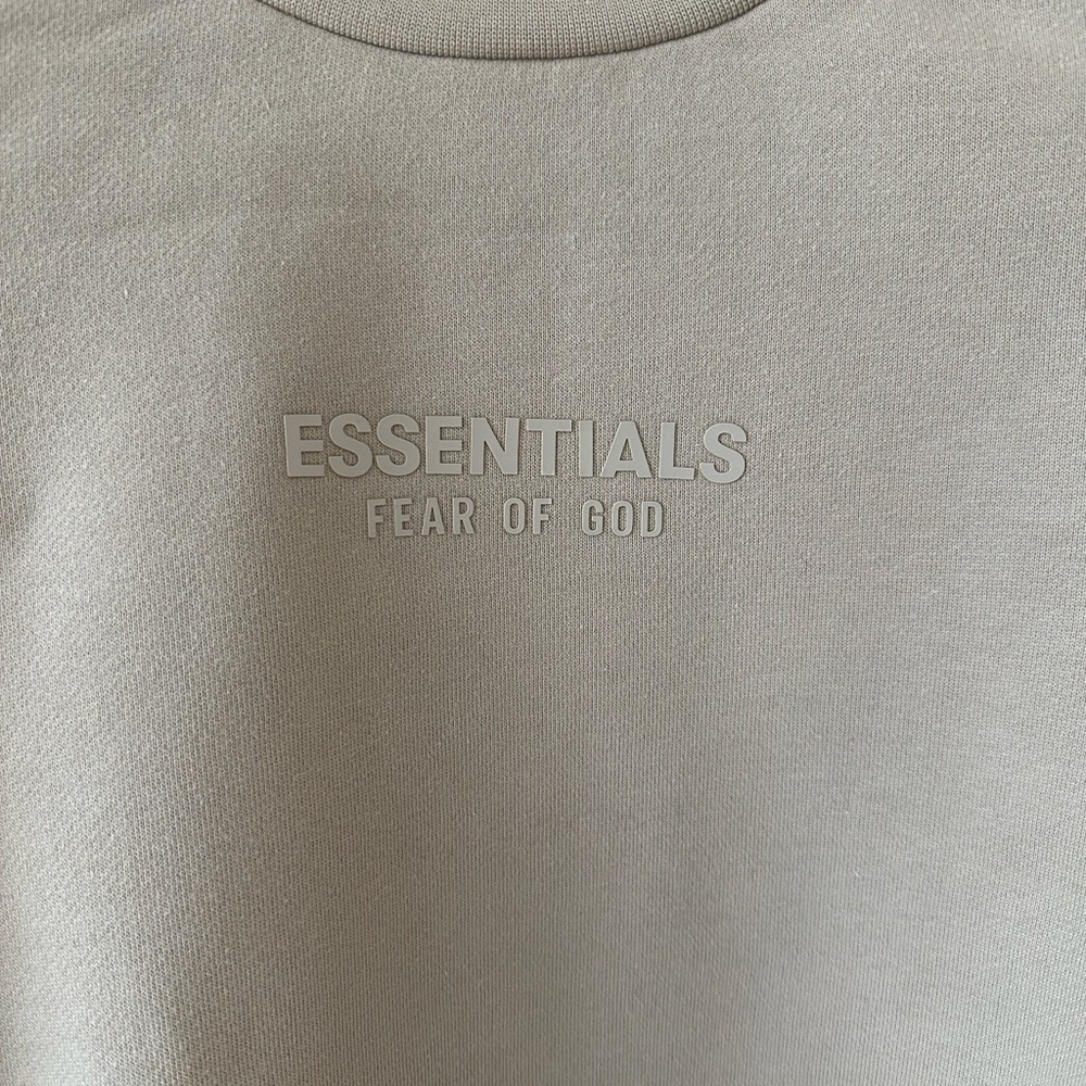ESSENTIALS by Fear of God | Oversized Crewneck with Side Pockets - Picture 4 of 5